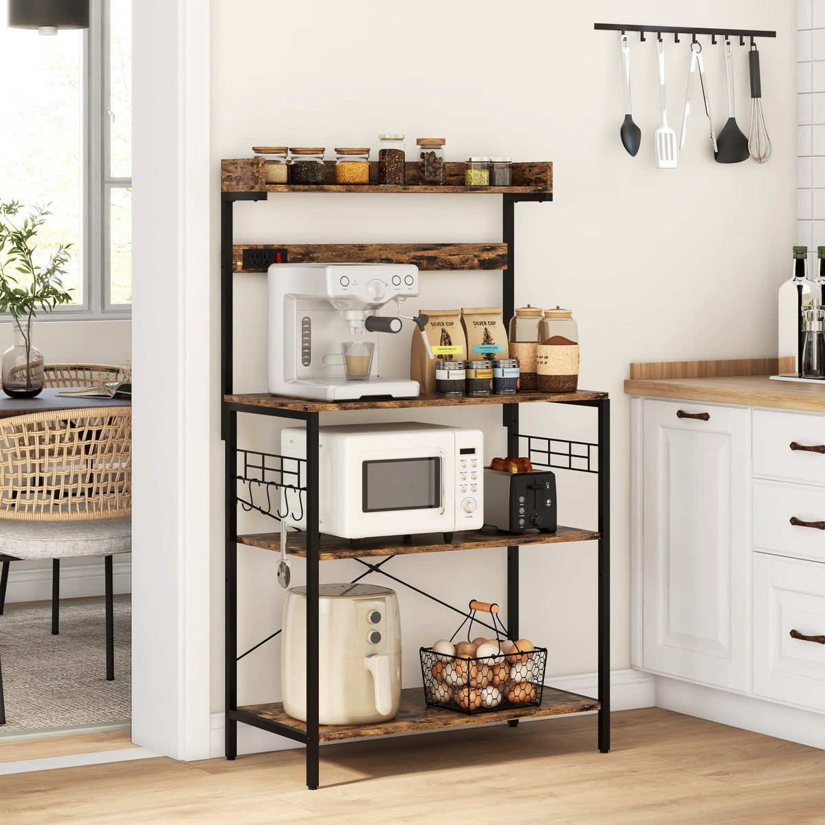 Étagère de cuisine avec prise électrique, coin café avec étagères et crochets réglables, marron rustique