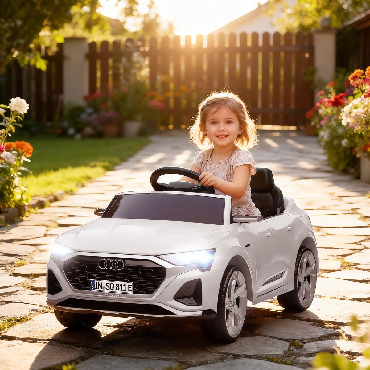 Voiture électrique pour enfants 12V, Audi Q8 e-tron Sportback sous licence avec télécommande, blanche