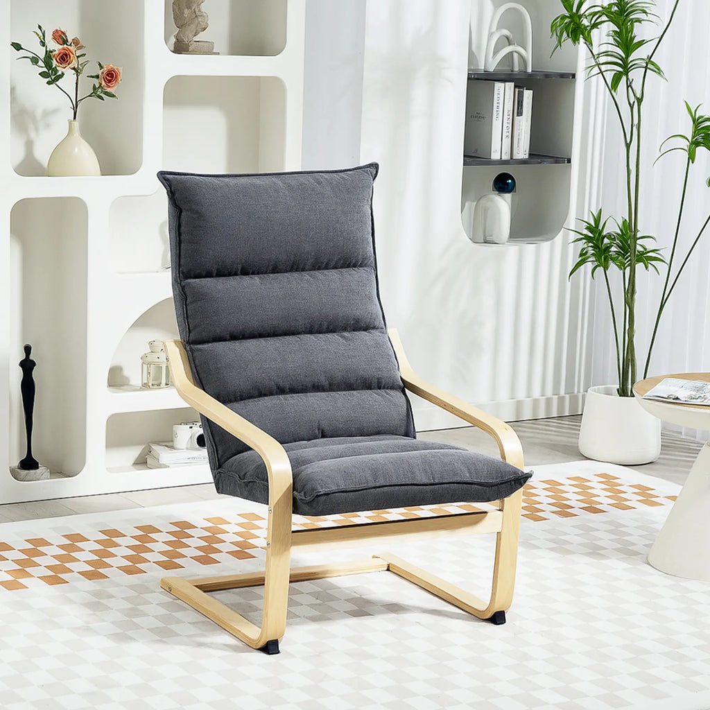Fauteuil moderne en bois de bouleau et tissu, avec pieds et accoudoirs incurvés, gris.