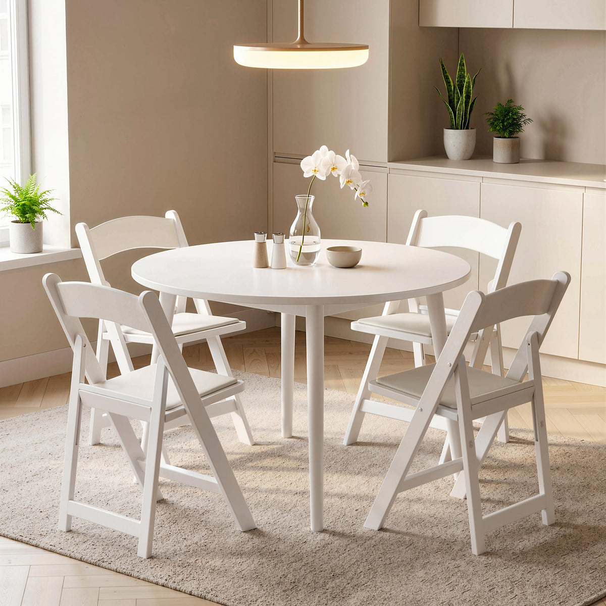 Lot de 4 chaises pliantes, chaises pliables en résine avec assise rembourrée, sièges portables pour l'intérieur et l'extérieur, idéaux pour les événements au bureau et les repas.