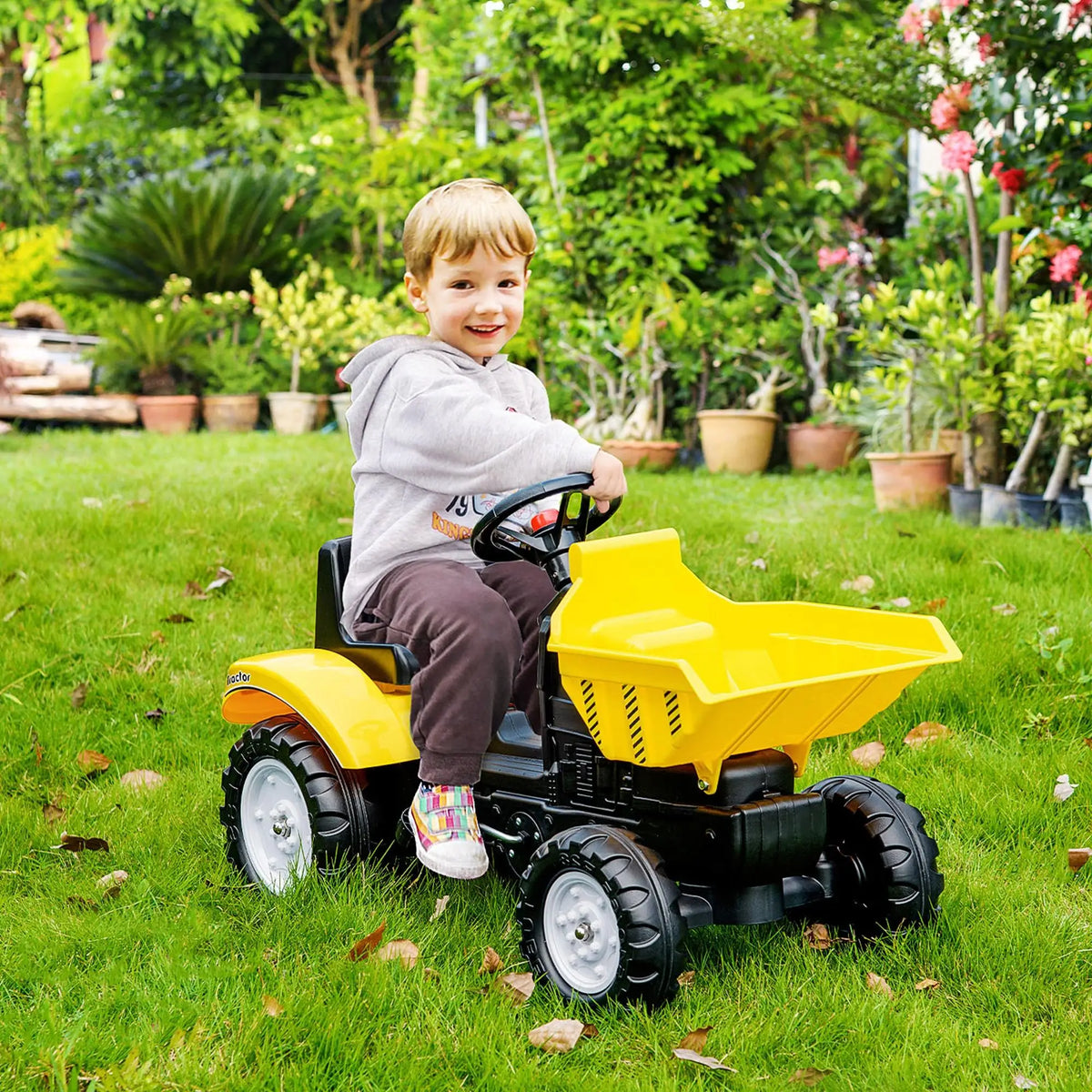 Tracteur à pédales pour enfants, avec godet à commande manuelle, jaune, pour les enfants de 3 ans et plus.
