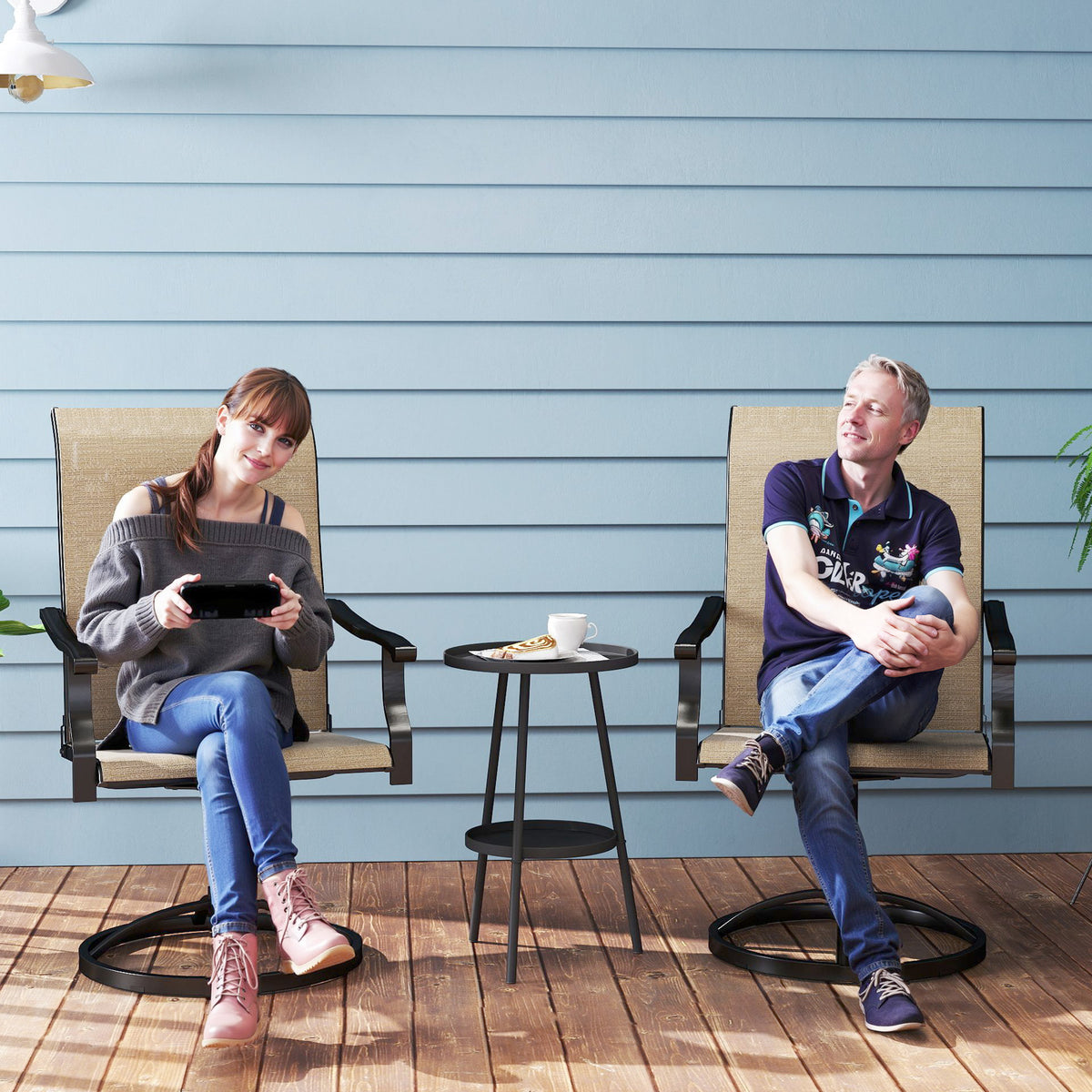 Ensemble de 2 chaises de salle à manger pivotantes d'extérieur, dossier haut et assise en maille résistante aux intempéries, pour terrasse, jardin ou piscine, marron